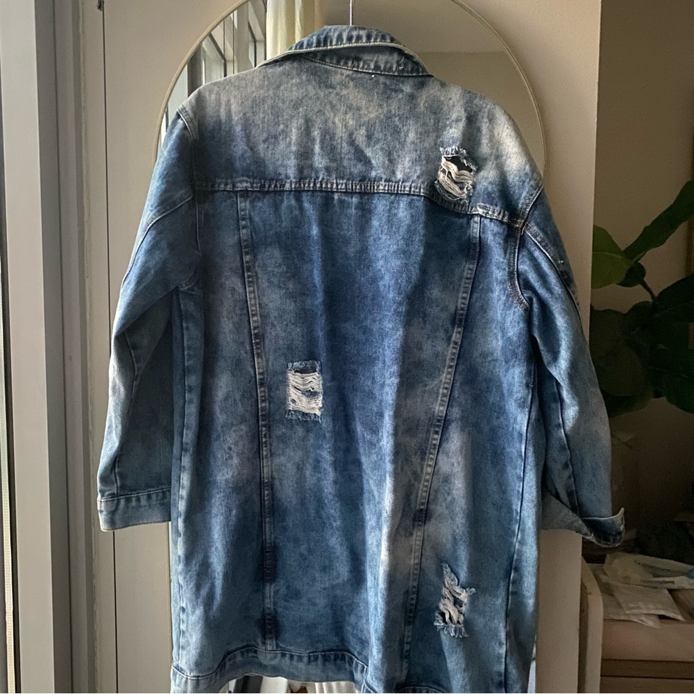Stylish Distressed Denim Jacket - Picture 3 of 3